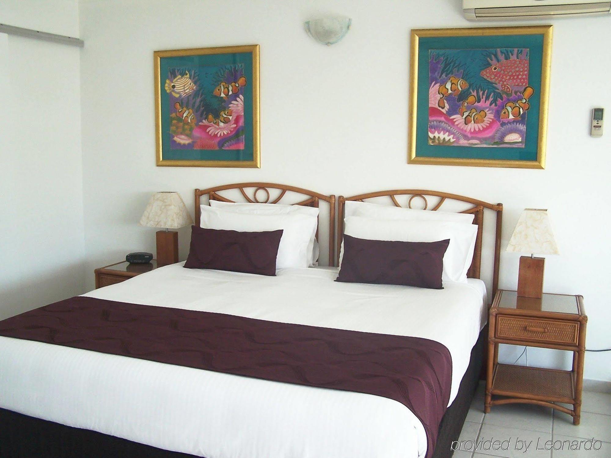 Roydon Beachfront Apartments Тринити Бич Экстерьер фото