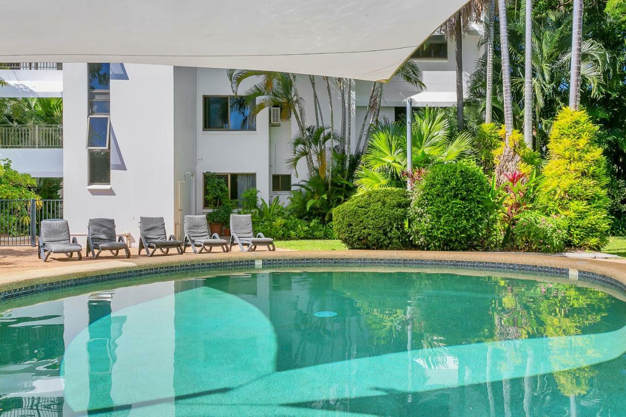 Roydon Beachfront Apartments Тринити Бич Экстерьер фото